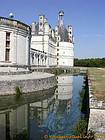 Reflexion in den Graben, Chambord, Frankreich.