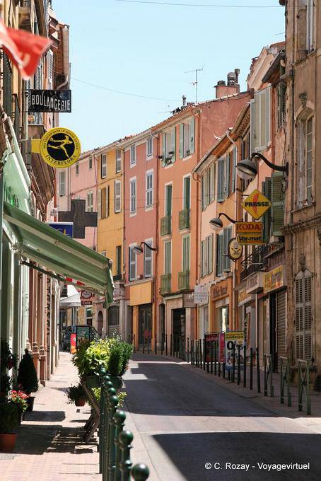 Fréjus, zu Fuß in der Stadt, Provence, Frankreich