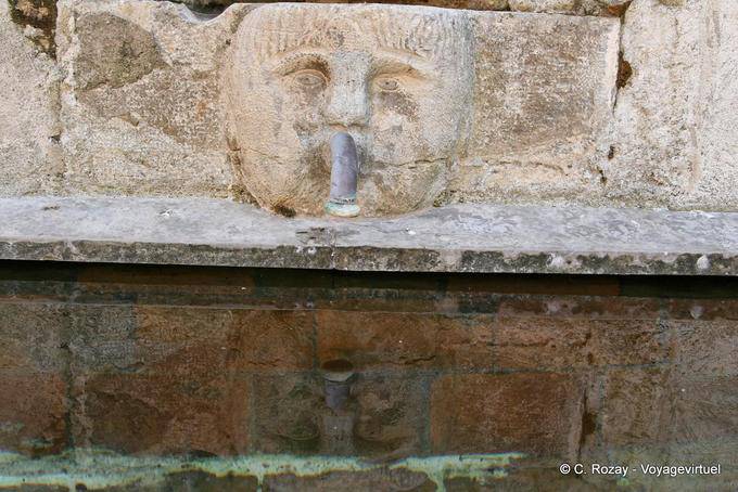 La Garde-Freinet Mond Gesicht Fountain, Provence, Frankreich