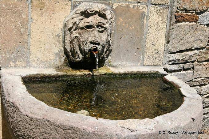 La Garde-Freinet, eine weitere lustige Kopfbrunnen, Provence, Frankreich