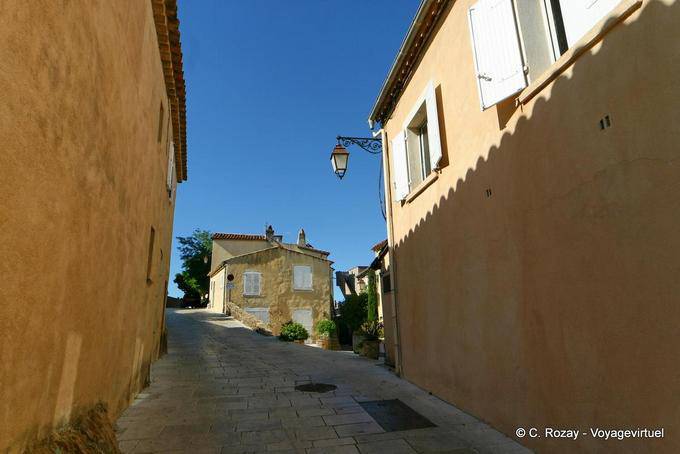 Gassin, rue Saint Laurent abfallend, Provence, Frankreich