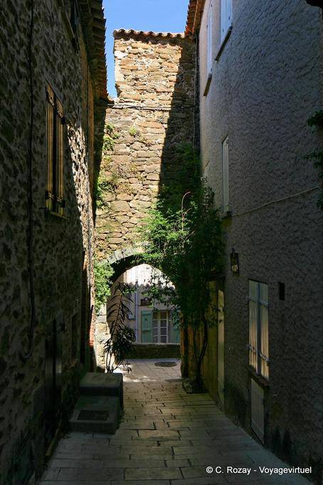 Rückseite der Tür der Sarazenen, Gassin, Provence, Frankreich