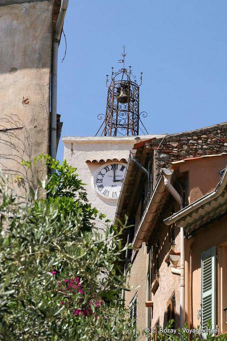 Grimaud, die Uhr Aufnahme des Glockenturms, Provence, Frankreich