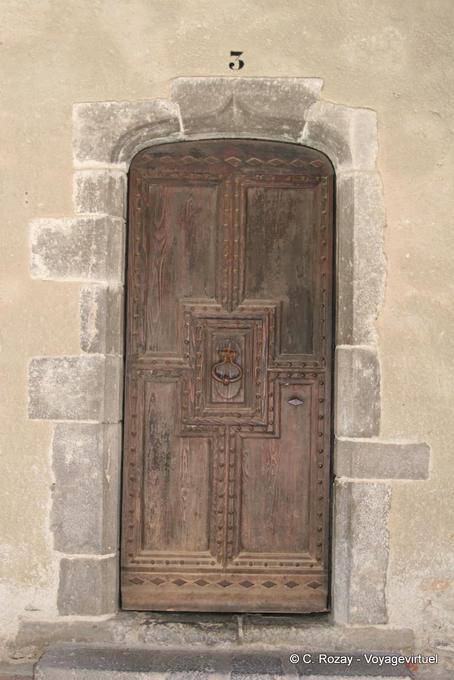 Grimaud, verzierten antiken Tür, Provence, Frankreich
