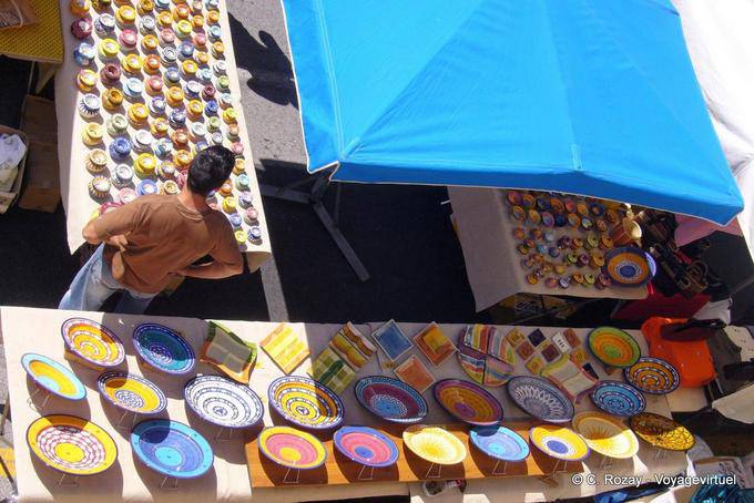 Ramatuelle, bunten Keramik Kunsthandwerksmarkt, Provence, Frankreich