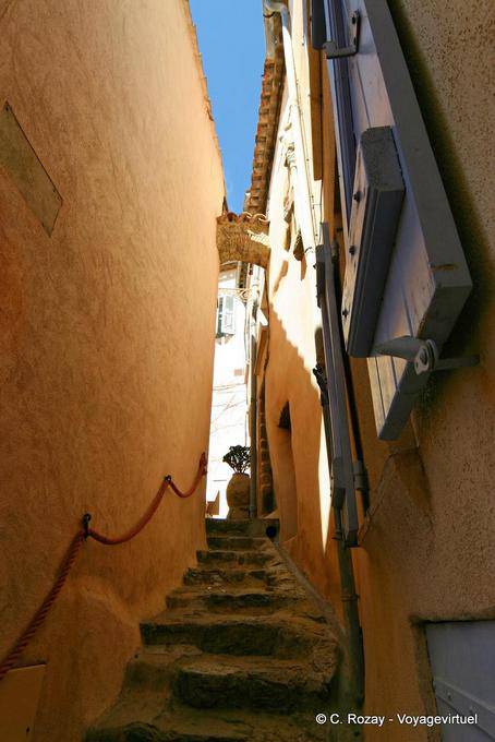 Ramatuelle, traboule Treppe, Provence, Frankreich