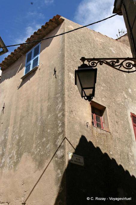 Ramatuelle, Schattenspiel von Licht und Straße Lovers, Provence, Frankreich