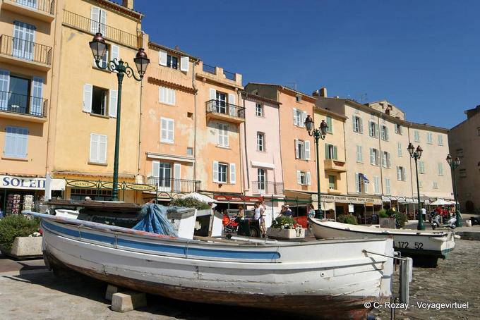 Saint-Tropez, Fischerboot auf der Anklagebank Jean Jaurès, Provence, Frankreich