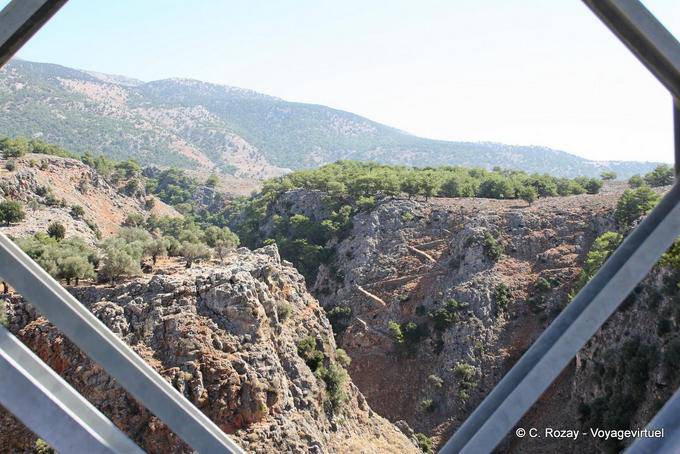 Anopoli, Iron Bridge über die Schlucht Aradena - Kreta, Griechenland