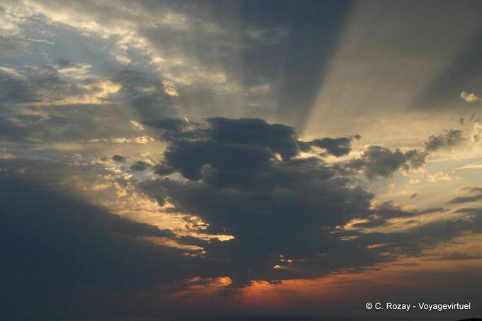 Sonnenstrahlen hinter Wolken, Elafonissi - Kreta, Griechenland