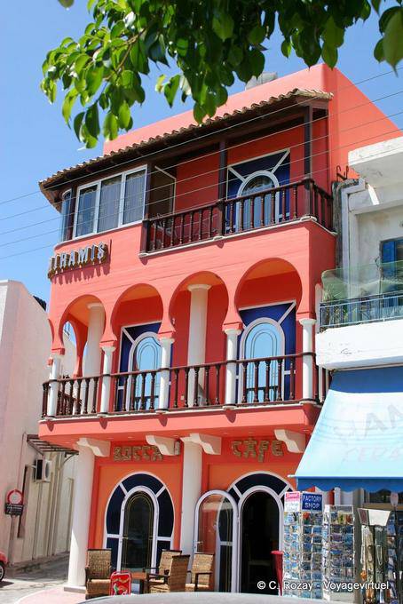 Ierapetra, Fassade osmanischen neo für Bocca Café - Kreta, Griechenland