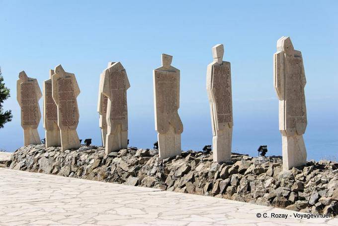 Denkmal feiert Amiras Durchführung 350 Zivilisten, die von den deutschen Besatzern, Ierapetra - Kreta, Griechenland