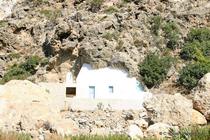 Kapelle in den Felsen an der Straße zwischen Paleochora und Sougia - Kreta, Griechenland