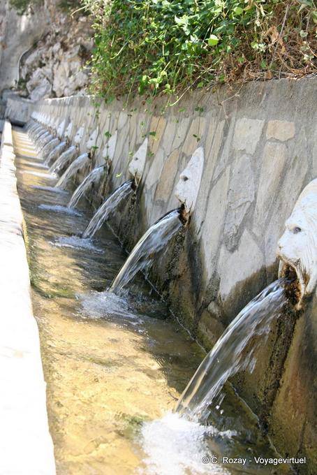 Spili venezianischen Brunnen Löwenköpfen - Kreta, Griechenland