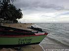 Justboot auf dem Sand des Strandes, Juan Dolio, Dominikanische Rep..