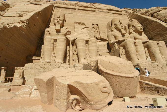 Colossus zusammenbrach, Abu Simbel - Aegypten