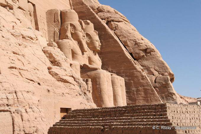 Die Statuen des Pharaos Profilansichten, Großer Tempel, Abu Simbel - Aegypten