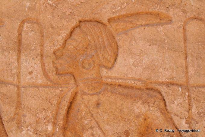 Fragment von einem Fries der Sonnentempel von Ramses II (Nahaufnahme), Abu Simbel - Aegypten