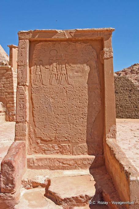 Der nördliche Stele, Südterrasse vor dem großen Tempel von Ramses II, Abu Simbel - Aegypten