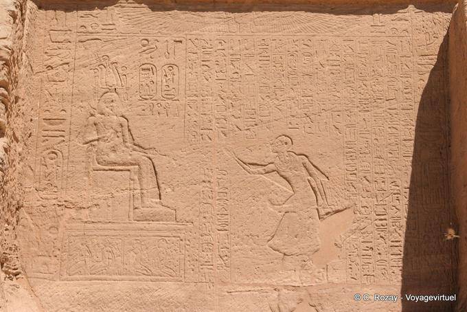 Flachrelief und Hieroglyphen, Tempel von Abu Simbel - Aegypten