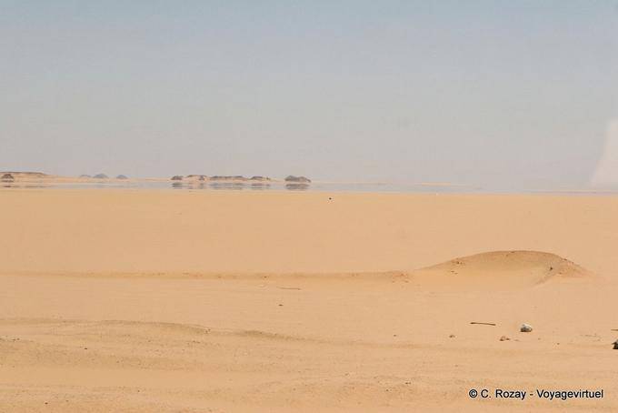 Mirage an der Straße nach Abu Simbel - Aegypten