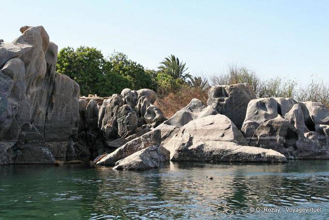 Felsen der Insel Elephantine, Assuan - Aegypten
