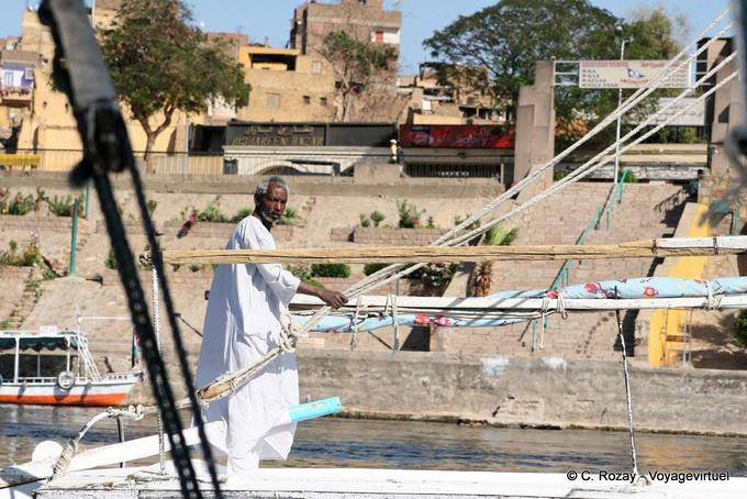 Vor den Assuan-Docks - Aegypten