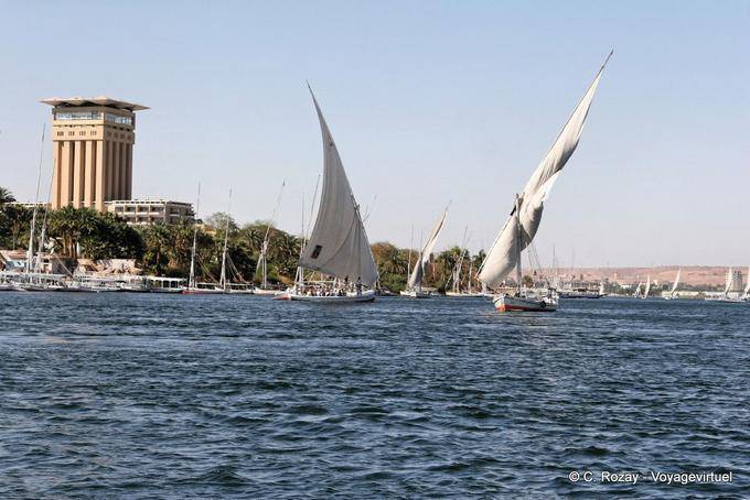 Die Insel Elephantine vom Turm des Mövenpick Restaurant, Assuan entstellt - Aegypten