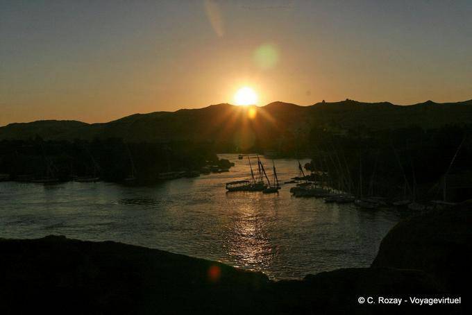 Assuan Sonnenuntergang von der Terrasse der Hotelbar Old Cataract - Aegypten
