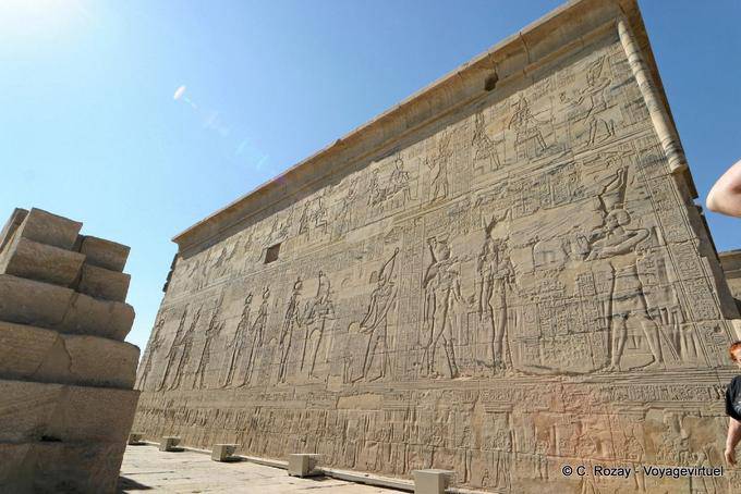 Geschichte Götter auf einem Pylon, Philae-Tempel - Aegypten