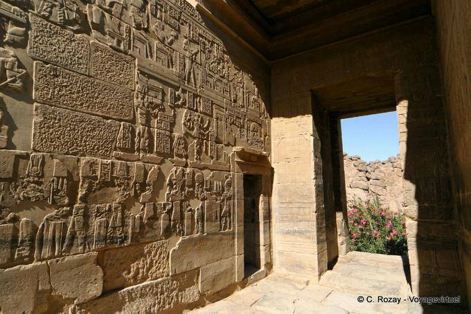 Passage im Pavillon Nectanebo I, Philae - Aegypten