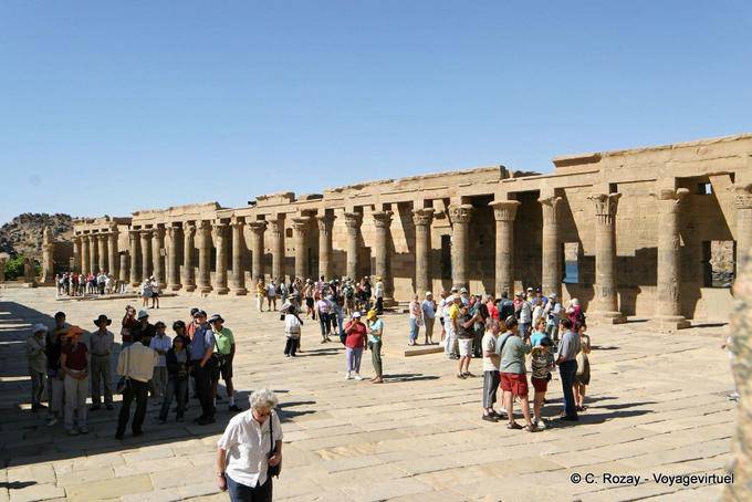 Kolonnade der Eingang des Tempels von Philae - Aegypten