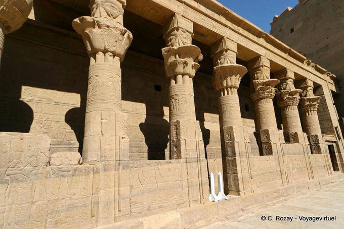 Hathor Spalten Mammisi (House of Birth) Tempel von Philae - Aegypten