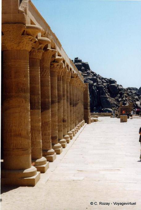 Nectanebo und Kolonnade, Philae-Tempel - Aegypten