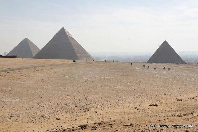 Die drei Pyramiden in der Nekropole von Gizeh - Aegypten