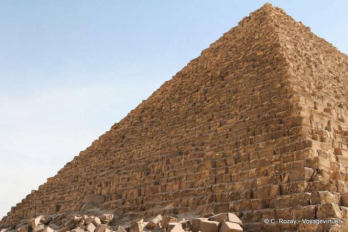Der Grad der lokalen Kalkstein der Pyramide des Mykerinos - Aegypten