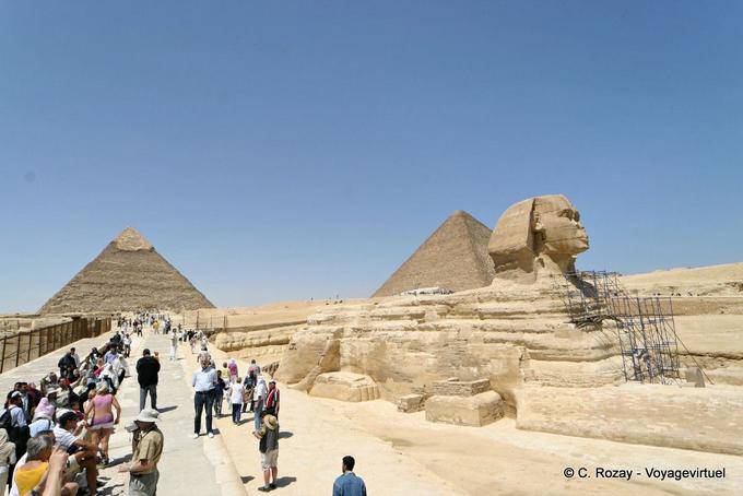 Sphynx in den Weg der Pyramiden von Gizeh - Aegypten