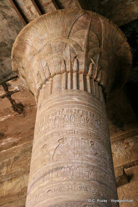 Papyrus Spalte der Großen Säulensaal, Tempel von Edfu - Aegypten