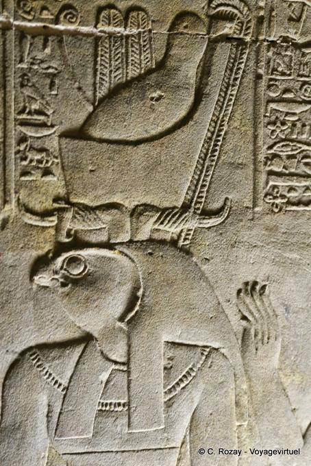 Doppel-Krone auf dem Kopf des Horus ägyptischen Gottheit, Linderung von Edfu - Aegypten
