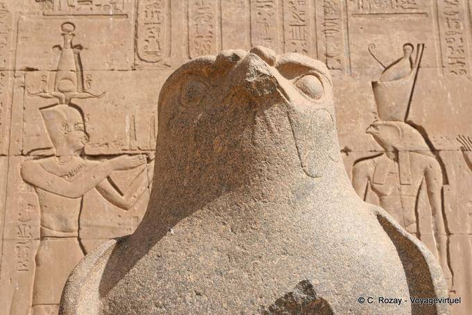 Statue des Gottes Horus Falknerei (Nahaufnahme), in den Tempel, Edfu - Aegypten