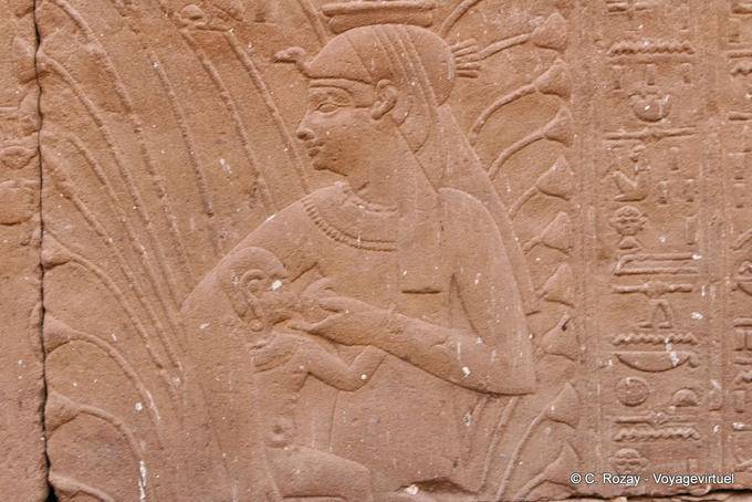 Szene des Stillens, der Göttin Hathor Säugling den göttlichen Sohn Mamissi, Edfu - Aegypten
