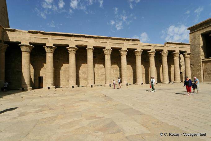 Das Gericht Säulenhalle mit 32 Säulen, Hof Trankopfer Edfu Tempel - Aegypten
