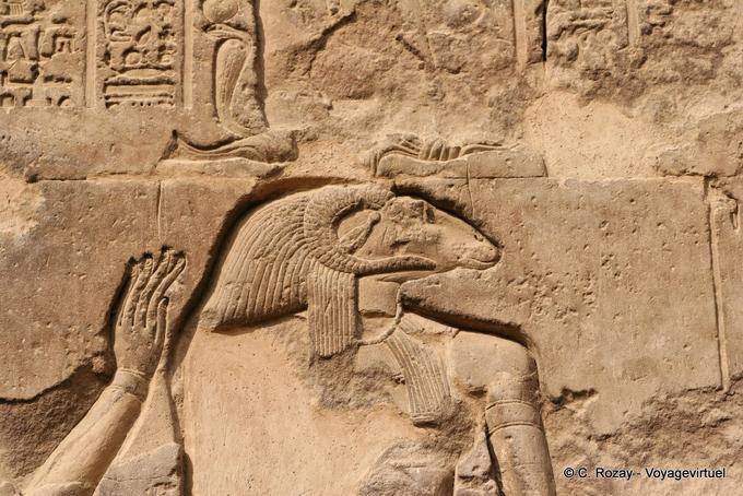 Chnum, dem widderköpfigen Gott, Esna Tempel - Aegypten