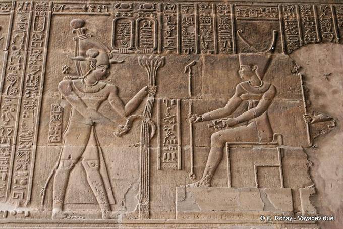 Mit der Förderung der Pharao, der Leiter der Fruchtbarkeit von Ägypten, dem Tempel des Chnum, Esna - Aegypten