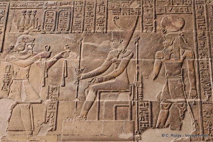 Mit Tüchern Neith vom König, Erleichterung, Esna Tempel - Aegypten