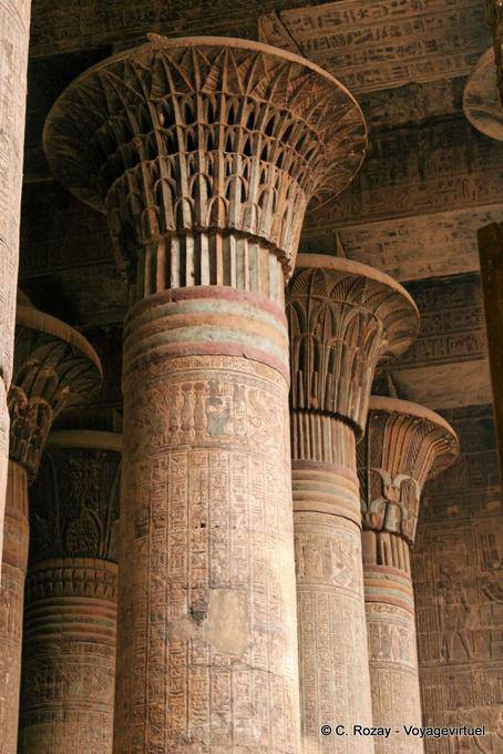 Set Blumensäulen wie Stein Papyrussäulen Hall, Tempel des Chnum, Esna - Aegypten