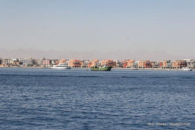 Hurghada, der Blick auf die Stadt aus dem Roten Meer - Aegypten
