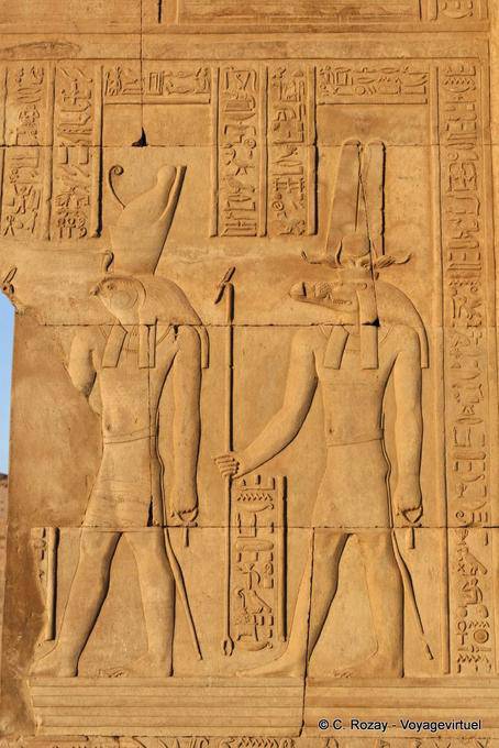 Tempel von Kom Ombo, Horus, dem Falkengott, und Sobek, der Krokodilgott Zepter OUAS - Aegypten