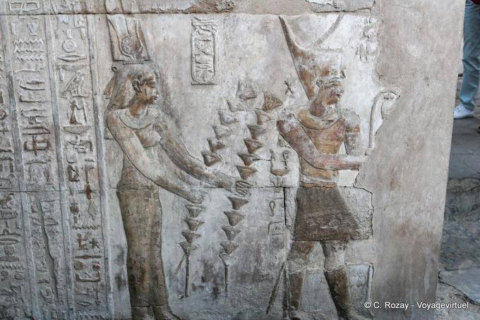 Polychrome Flachrelief der Königin und König, Tempel von Kom Ombo - Aegypten
