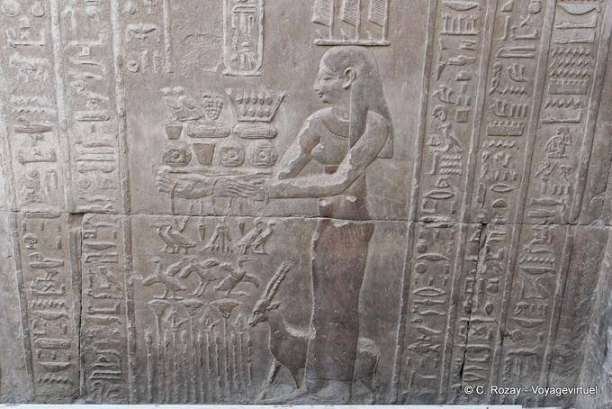Relief Trägerhalsketten und Antilopen, Kom Ombo Tempel - Aegypten
